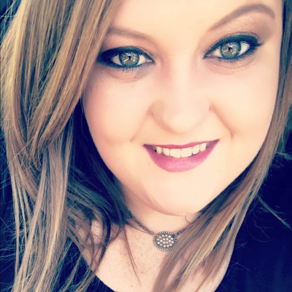 Meet your Posher, Courtney